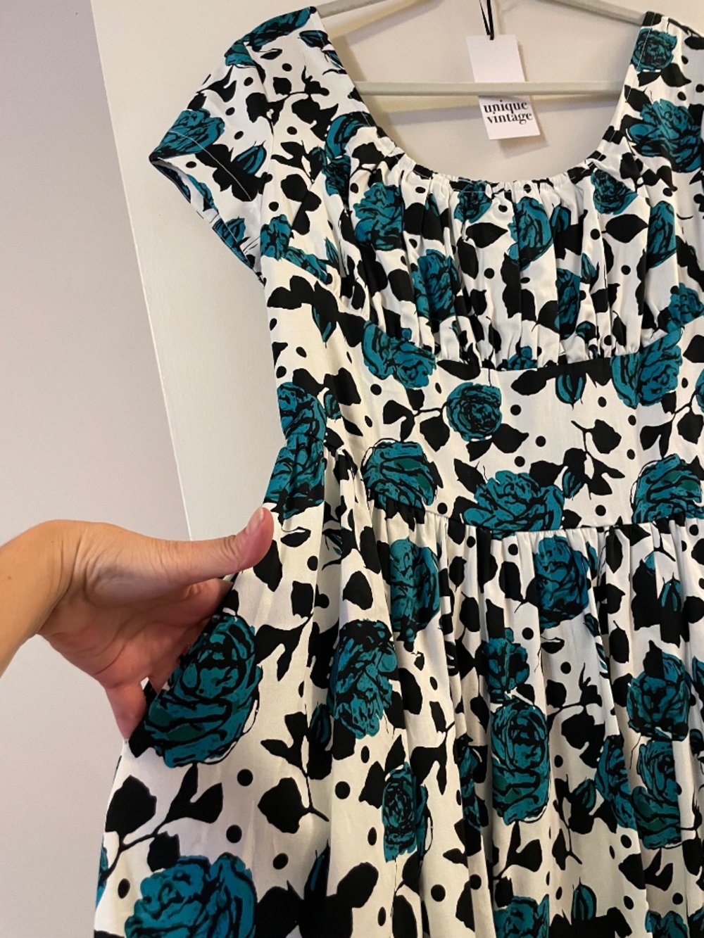 NWT Unique Vintage White & Turquoise Rose Cap Sleeve Valencia Swing Dress - 2X - Picture 10 of 12